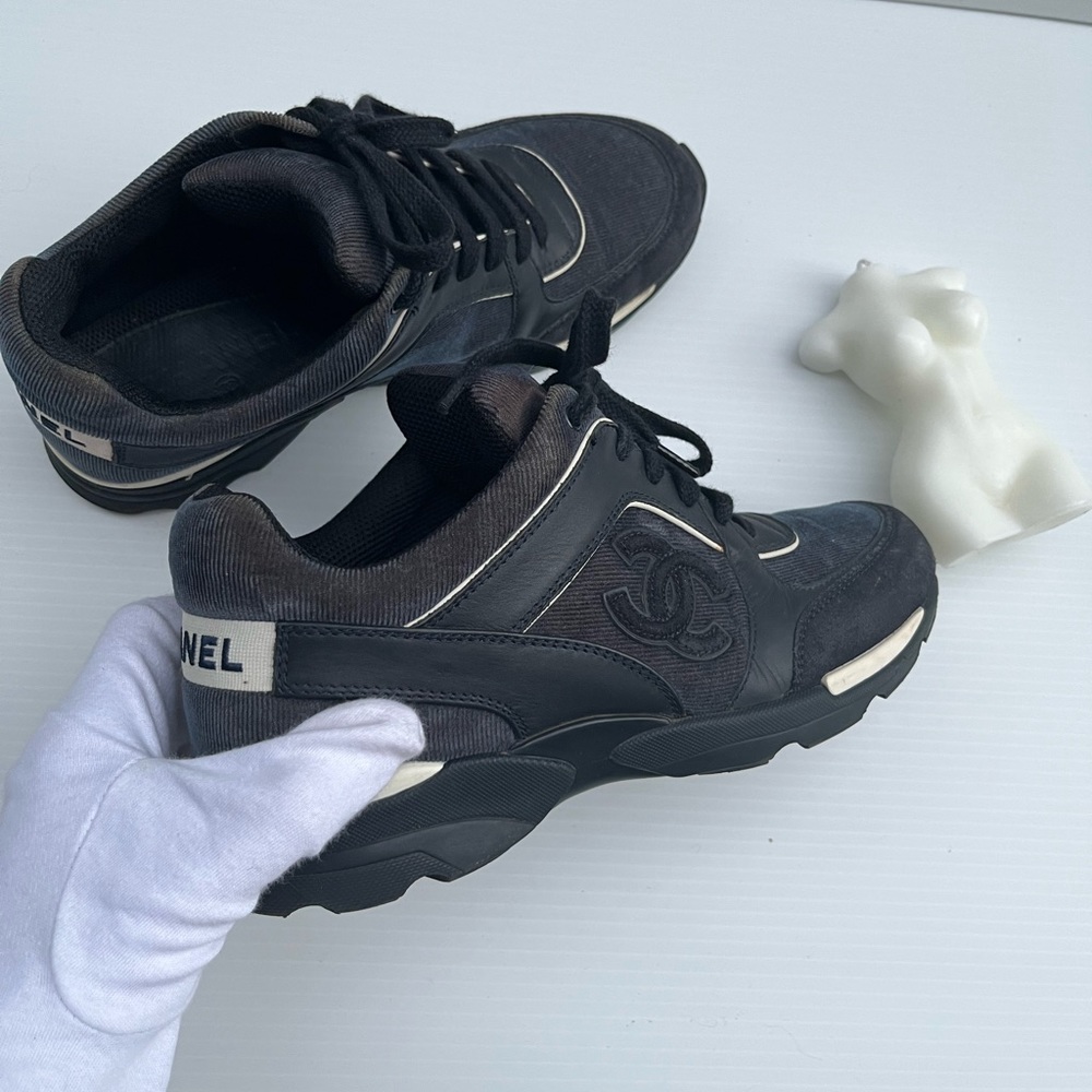 Chanel sneakers navy cc logo 37